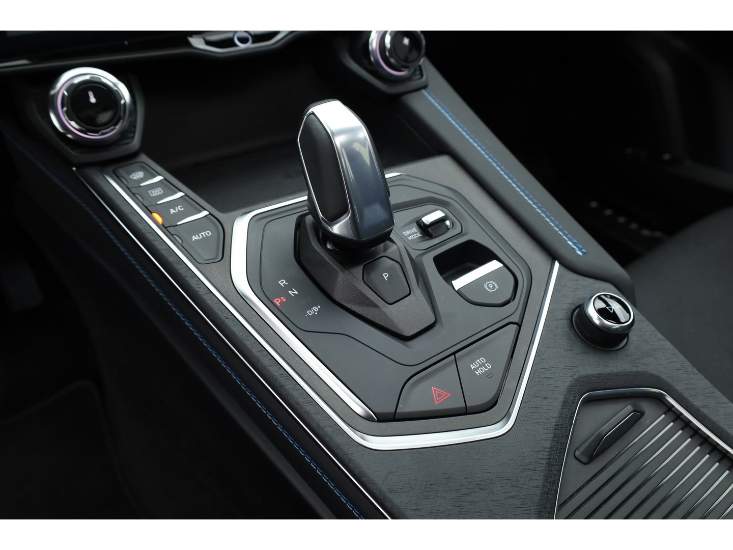 Lynk & Co 01 1.5 MY23 | Zwartehemel | Pano | 360cam + PDC | Adapt. Cruise | Memory | Stoelverw. | Apple CarPlay X