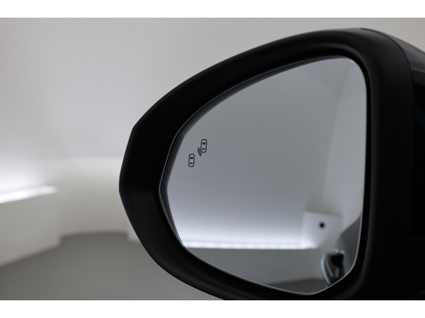 Lynk & Co 01 1.5 MY23 | Zwartehemel | Pano | 360cam + PDC | Adapt. Cruise | Memory | Stoelverw. | Apple CarPlay X