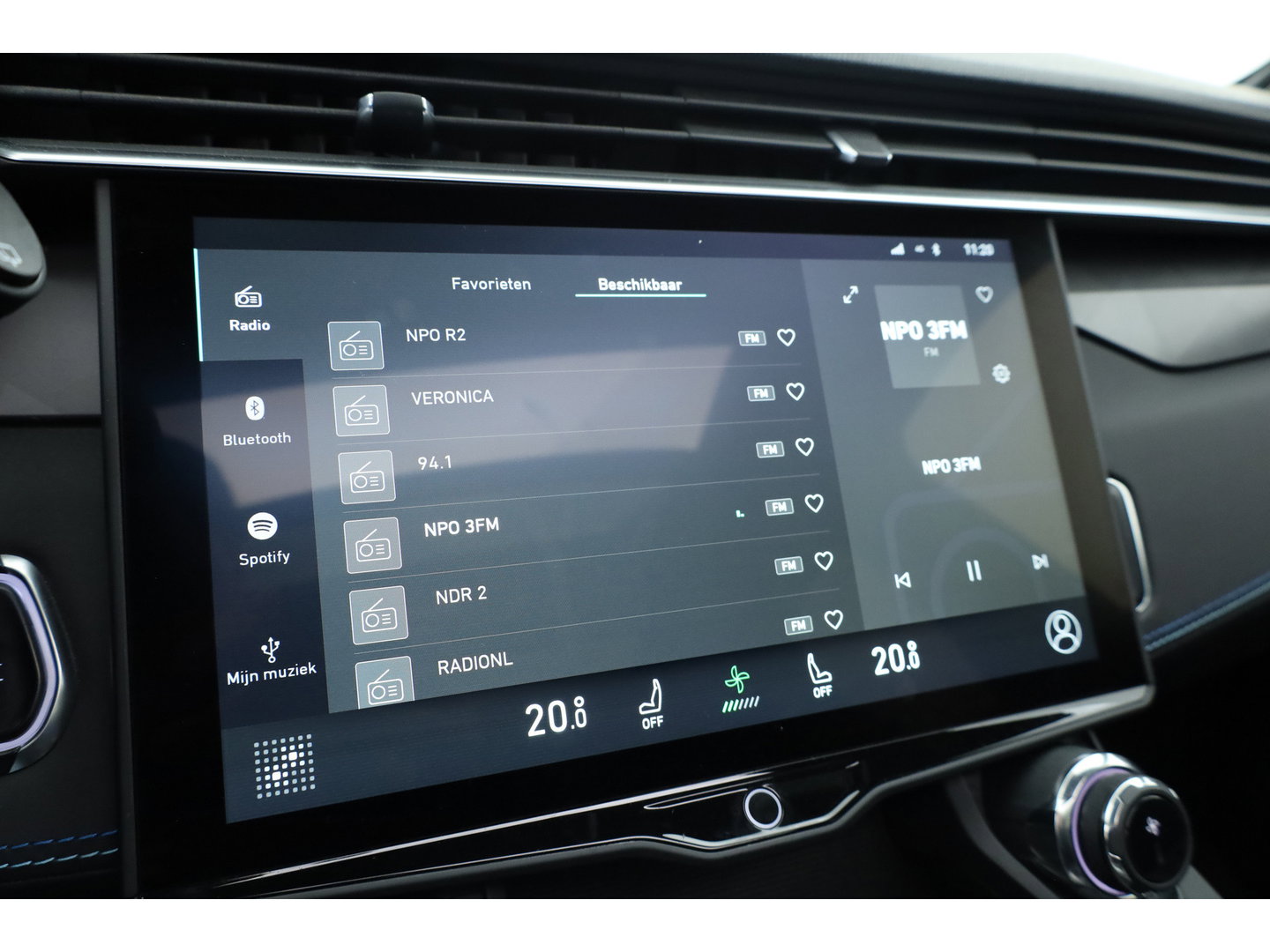 Lynk & Co 01 1.5 PHEV 261PK MY23 | Donkere hemel | S/K-panodak | 360*+ PDC | Adapt. Cruise | Memory | Stoelverw. | Elek. klep | LM 20" | Led | Nav+App.Connect