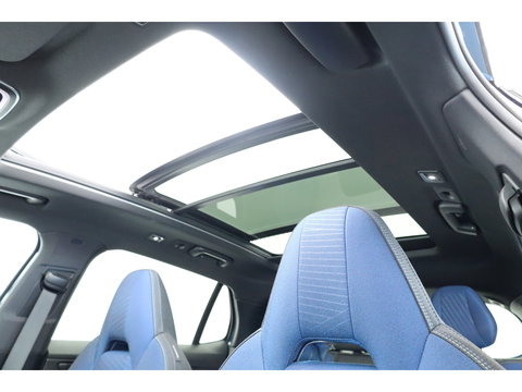 Lynk & Co 01 1.5 PHEV 261PK MY23 | Donkere hemel | S/K-panodak | 360*+ PDC | Adapt. Cruise | Memory | Stoelverw. | Elek. klep | LM 20" | Led | Nav+App.Connect