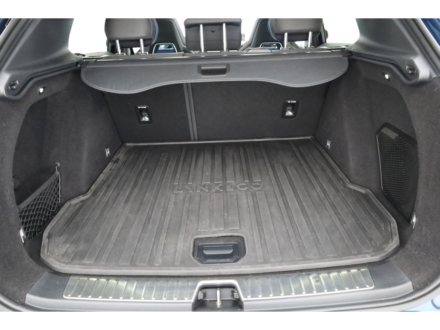 Lynk & Co 01 1.5 PHEV 261PK MY23 | Donkere hemel | S/K-panodak | 360*+ PDC | Adapt. Cruise | Memory | Stoelverw. | Elek. klep | LM 20" | Led | Nav+App.Connect