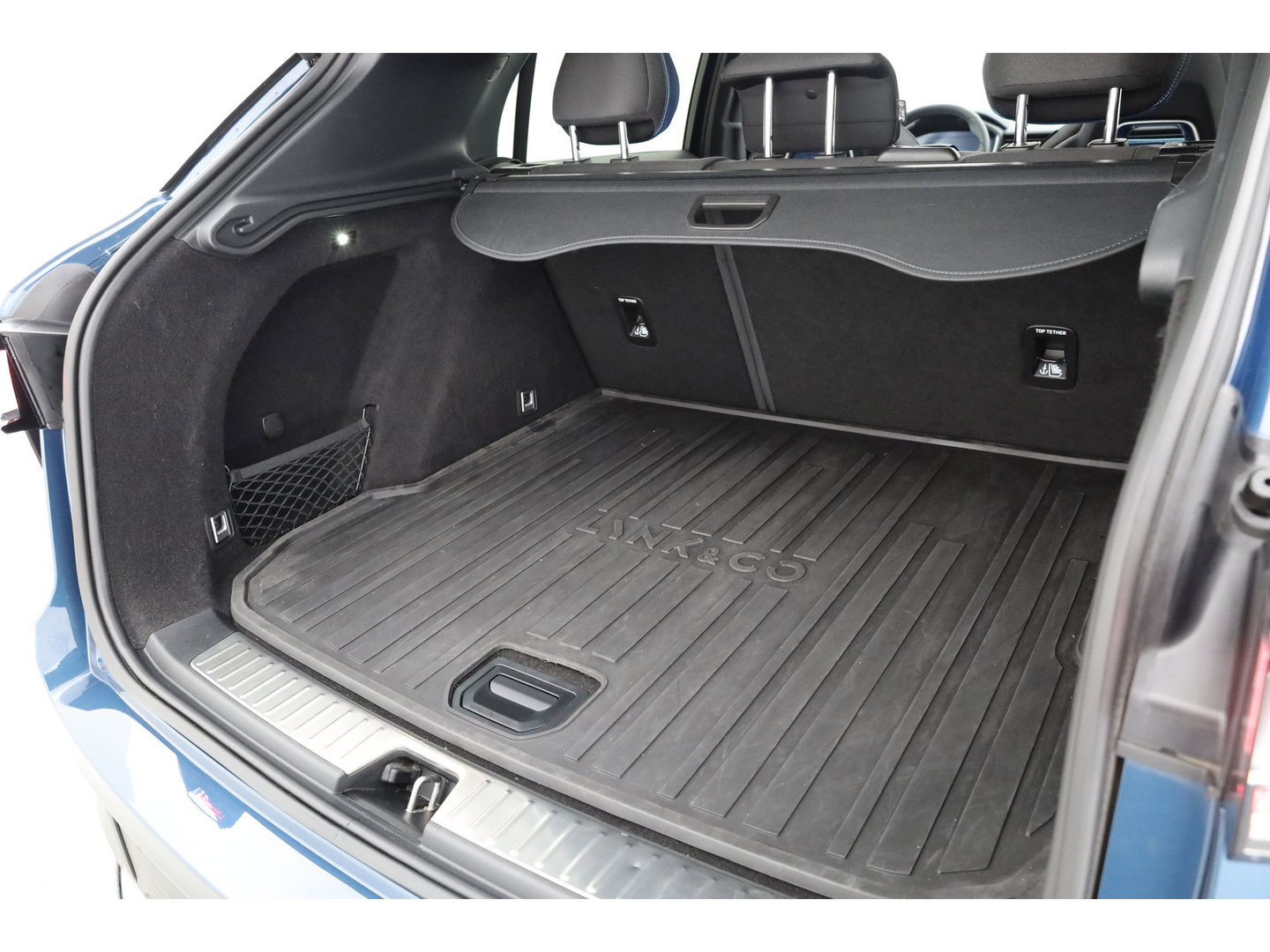 Lynk & Co 01 1.5 PHEV 261PK MY23 | Donkere hemel | S/K-panodak | 360*+ PDC | Adapt. Cruise | Memory | Stoelverw. | Elek. klep | LM 20" | Led | Nav+App.Connect