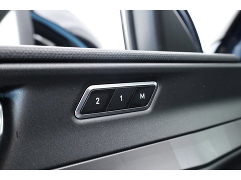 Lynk & Co 01 1.5 PHEV 261PK MY23 | Donkere hemel | S/K-panodak | 360*+ PDC | Adapt. Cruise | Memory | Stoelverw. | Elek. klep | LM 20" | Led | Nav+App.Connect