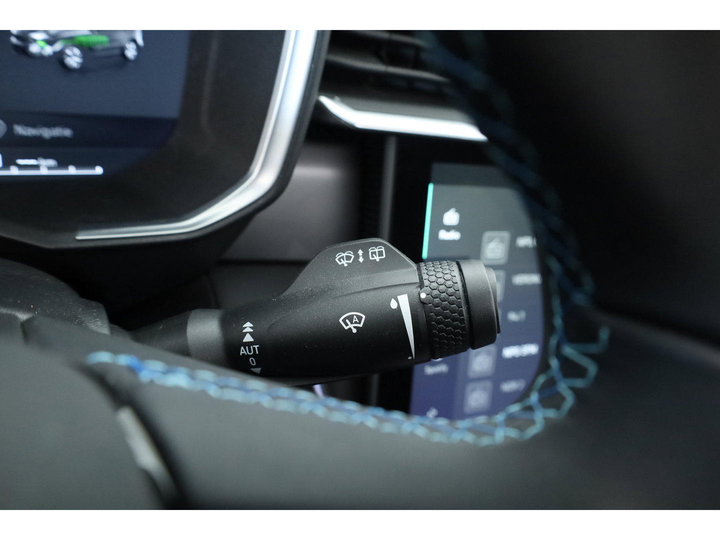 Lynk & Co 01 1.5 PHEV 261PK MY23 | Donkere hemel | S/K-panodak | 360*+ PDC | Adapt. Cruise | Memory | Stoelverw. | Elek. klep | LM 20" | Led | Nav+App.Connect