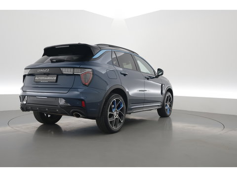Lynk & Co 01 1.5 PHEV 261PK MY23 | Donkere hemel | S/K-panodak | 360*+ PDC | Adapt. Cruise | Memory | Stoelverw. | Elek. klep | LM 20" | Led | Nav+App.Connect