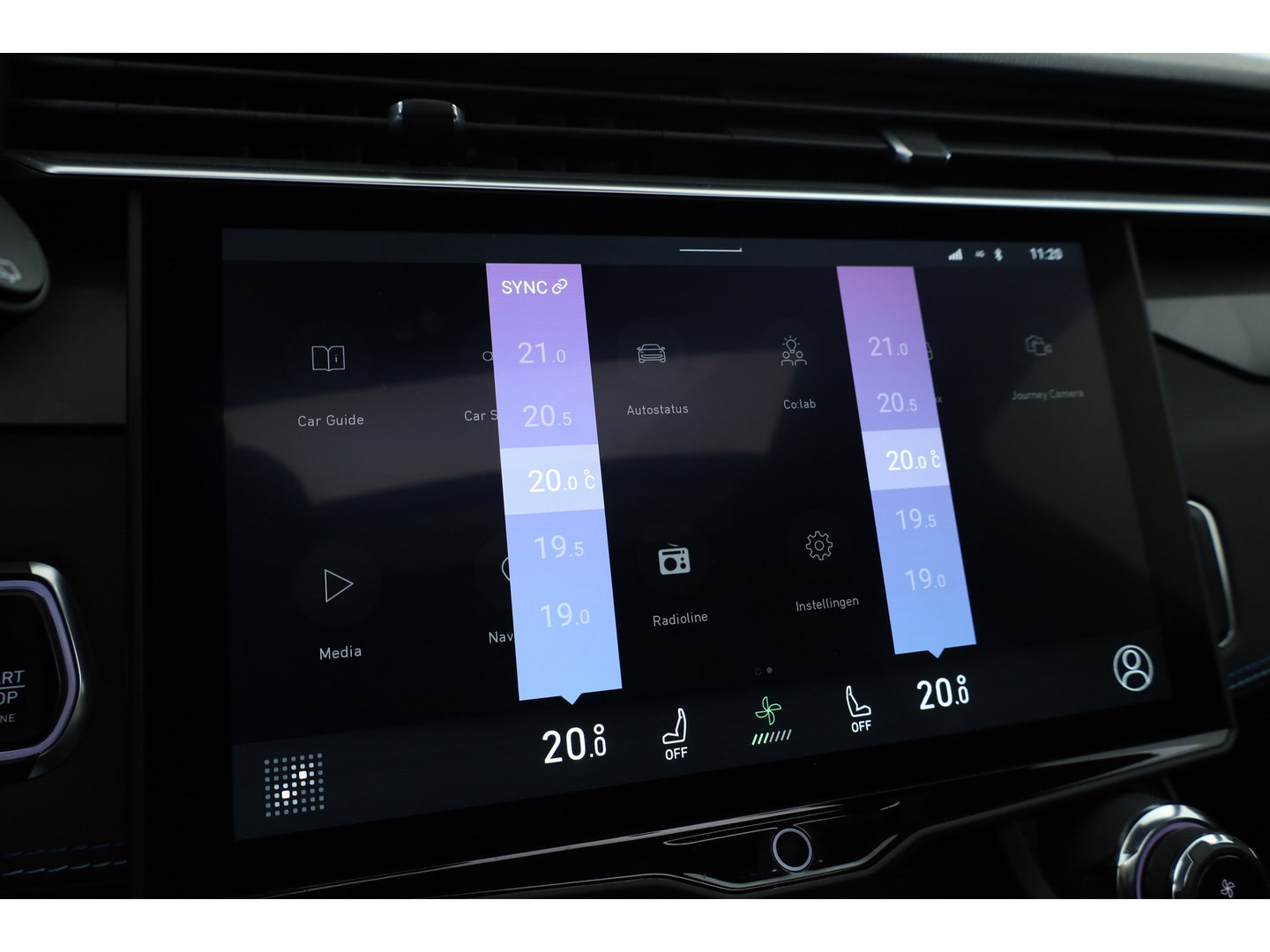 Lynk & Co 01 1.5 PHEV 261PK MY23 | Donkere hemel | S/K-panodak | 360*+ PDC | Adapt. Cruise | Memory | Stoelverw. | Elek. klep | LM 20" | Led | Nav+App.Connect