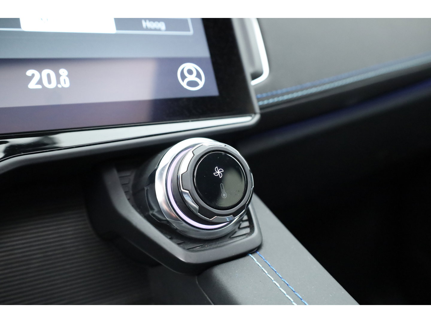 Lynk & Co 01 1.5 PHEV 261PK MY23 | Donkere hemel | S/K-panodak | 360*+ PDC | Adapt. Cruise | Memory | Stoelverw. | Elek. klep | LM 20" | Led | Nav+App.Connect