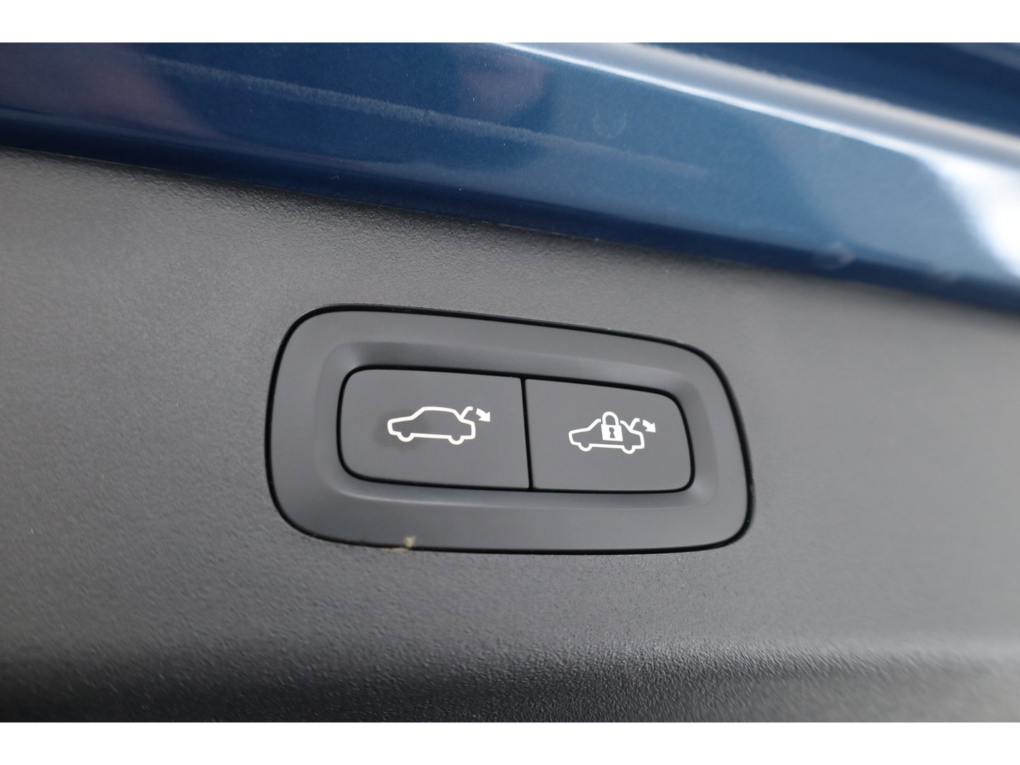 Lynk & Co 01 1.5 PHEV 261PK MY23 | Donkere hemel | S/K-panodak | 360*+ PDC | Adapt. Cruise | Memory | Stoelverw. | Elek. klep | LM 20" | Led | Nav+App.Connect