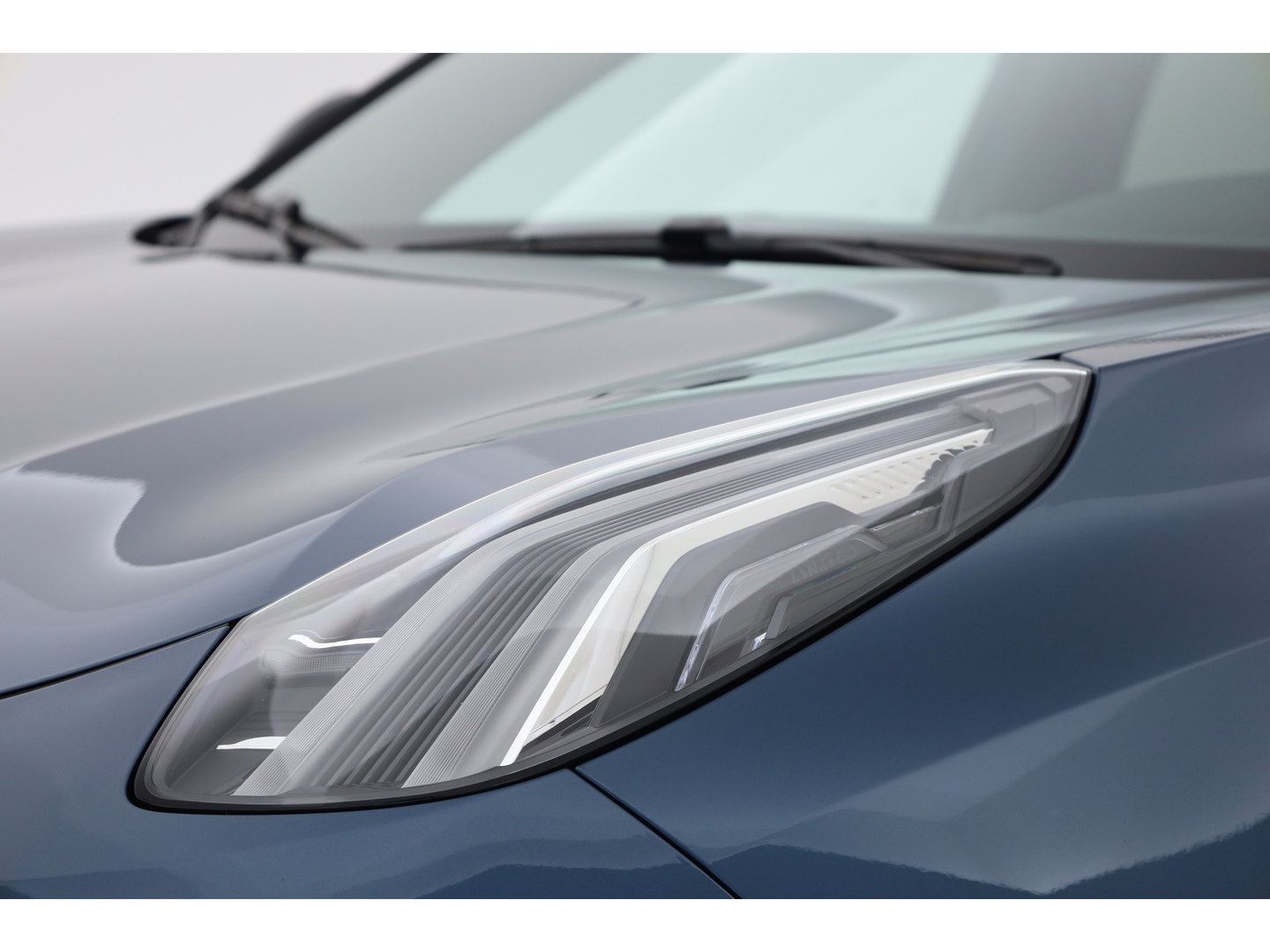 Lynk & Co 01 1.5 PHEV 261PK MY23 | Donkere hemel | S/K-panodak | 360*+ PDC | Adapt. Cruise | Memory | Stoelverw. | Elek. klep | LM 20" | Led | Nav+App.Connect