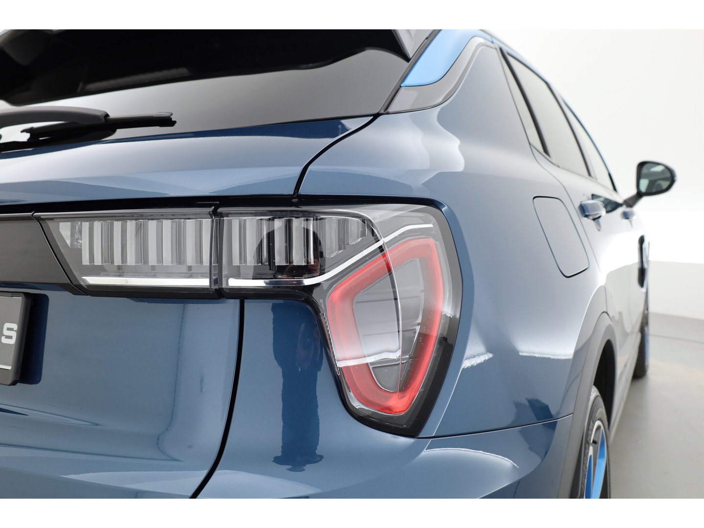 Lynk & Co 01 1.5 PHEV 261PK MY23 | Donkere hemel | S/K-panodak | 360*+ PDC | Adapt. Cruise | Memory | Stoelverw. | Elek. klep | LM 20" | Led | Nav+App.Connect