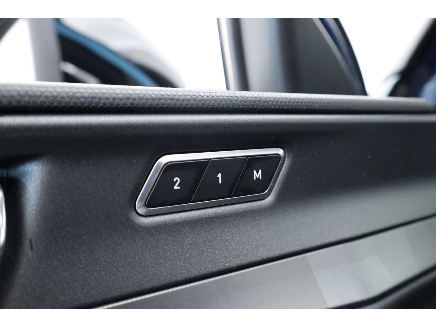 Lynk & Co 01 1.5 PHEV 261PK MY23 | Donkere hemel | S/K-panodak | 360*+ PDC | Adapt. Cruise | Memory | Stoelverw. | Elek. klep | LM 20" | Led | Nav+App.Connect