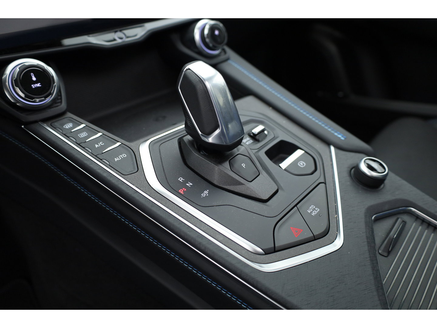 Lynk & Co 01 1.5 PHEV 261PK MY22 | Pano | Adapt. Cruise | Apple CarPlay & Android Auto | Infinity | 360cam | Stoelverw. | Memory
