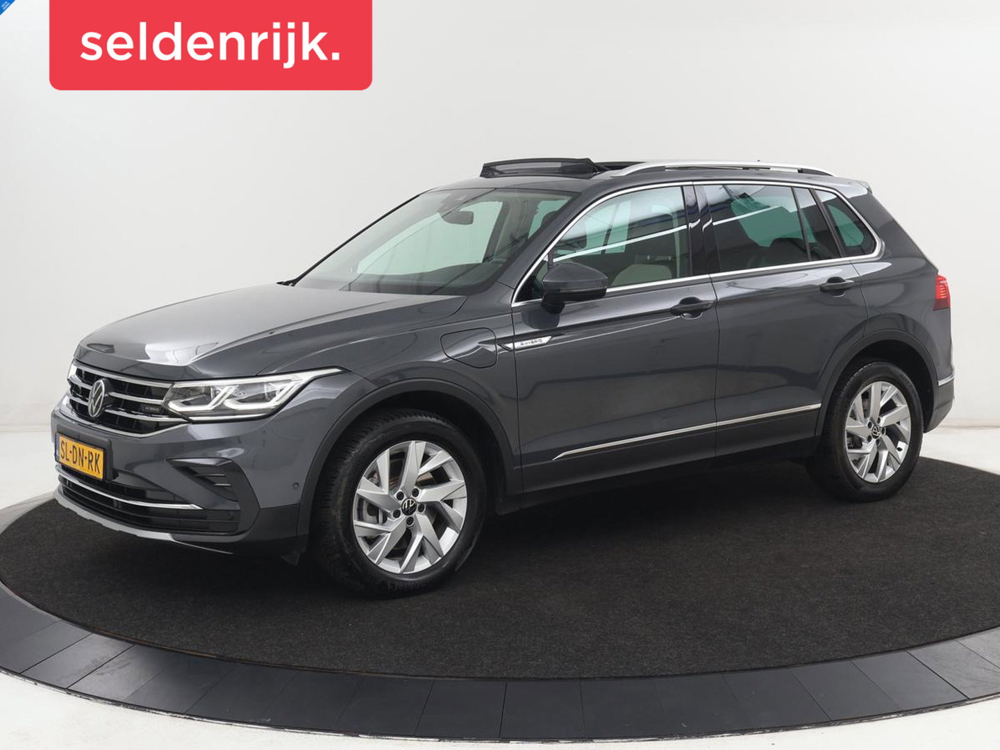 Volkswagen Tiguan 1.4 TSI eHybrid Life Business | SOH 93,8% | Panoramadak | Leder | Stoelverwarming | 360 Camera | Adaptive cruise | Virtual Cockpit | Carplay | Park Assist | Keyless | Navigatie | PHEV | Plug In