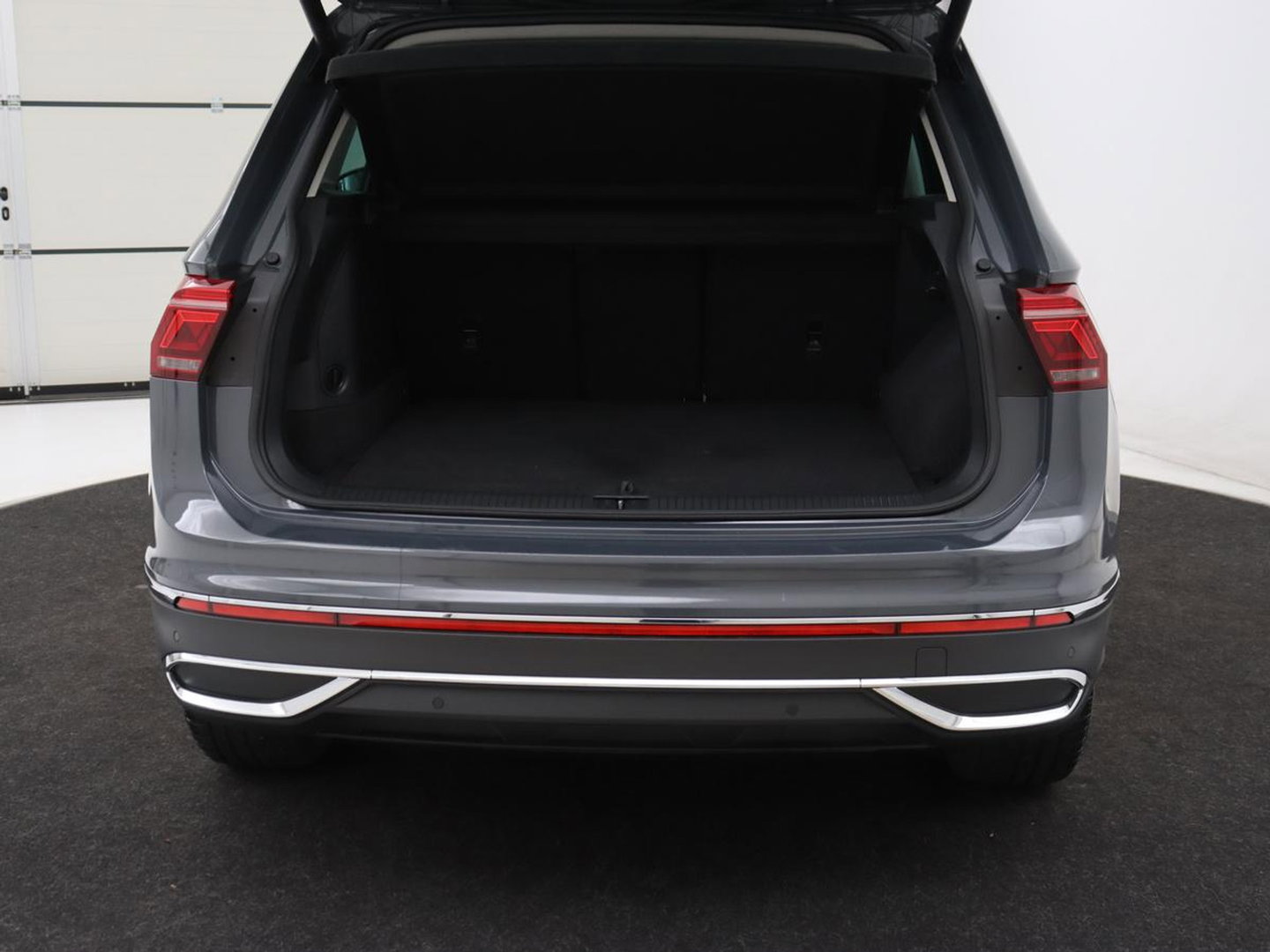 Volkswagen Tiguan 1.4 TSI eHybrid Life Business | SOH 93,8% | Panoramadak | Leder | Stoelverwarming | 360 Camera | Adaptive cruise | Virtual Cockpit | Carplay | Park Assist | Keyless | Navigatie | PHEV | Plug In