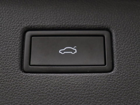 Volkswagen Tiguan 1.4 TSI eHybrid Life Business | SOH 93,8% | Panoramadak | Leder | Stoelverwarming | 360 Camera | Adaptive cruise | Virtual Cockpit | Carplay | Park Assist | Keyless | Navigatie | PHEV | Plug In