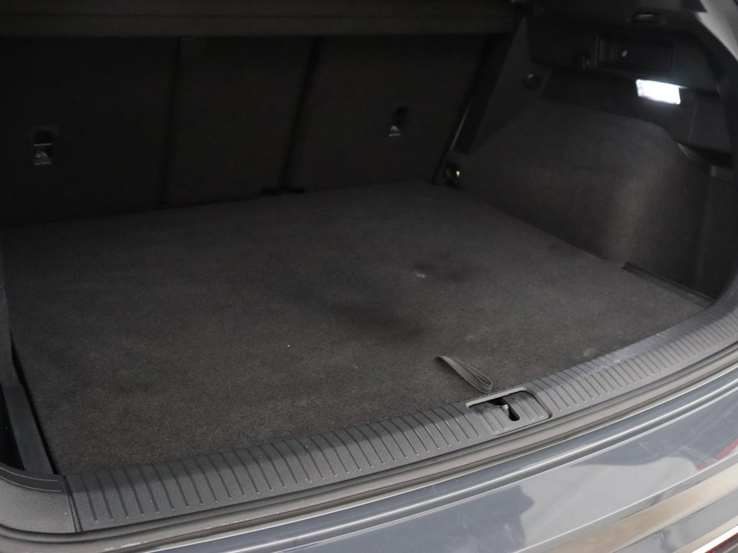 Volkswagen Tiguan 1.4 TSI eHybrid Life Business | SOH 93,8% | Panoramadak | Leder | Stoelverwarming | 360 Camera | Adaptive cruise | Virtual Cockpit | Carplay | Park Assist | Keyless | Navigatie | PHEV | Plug In