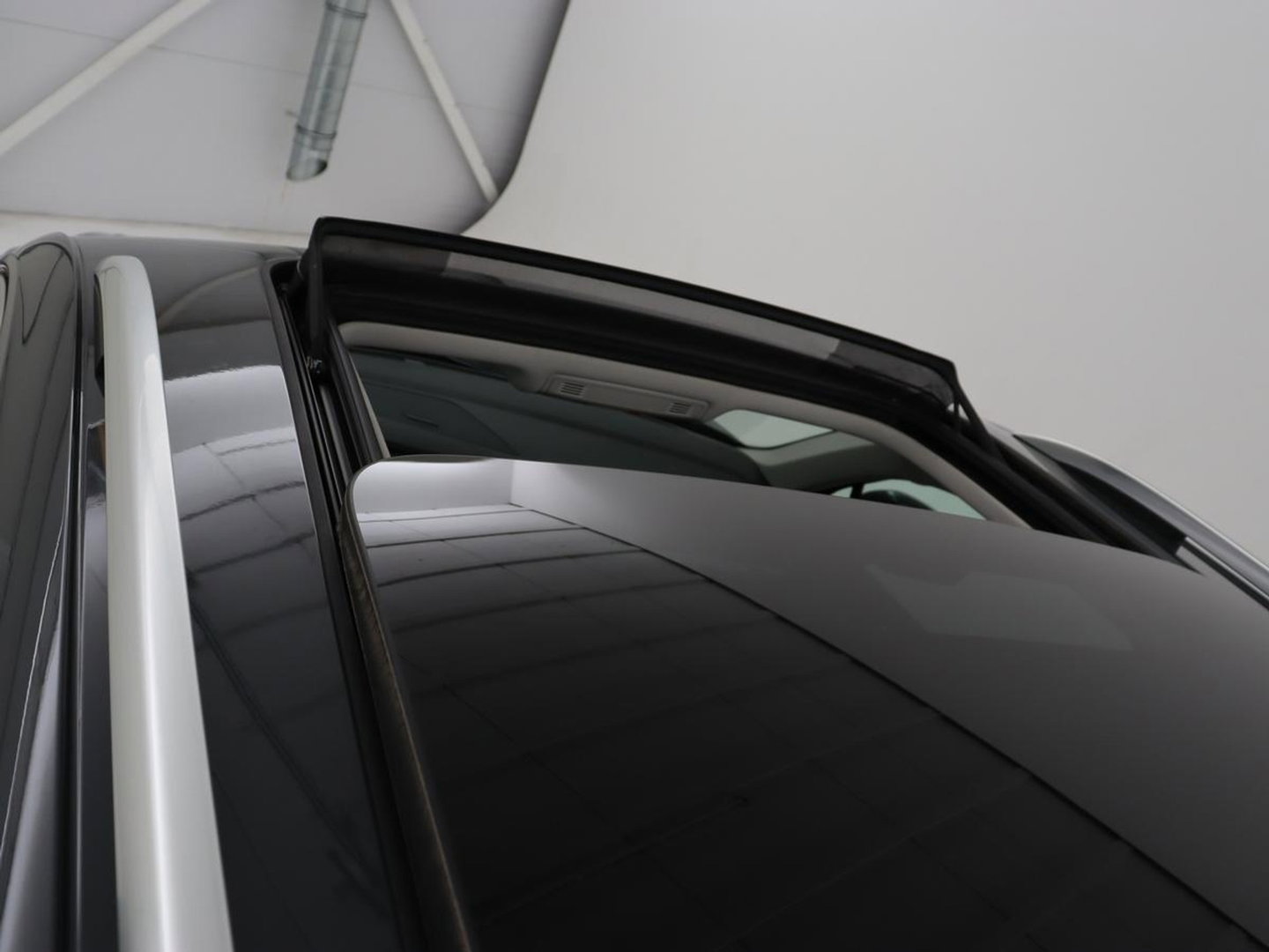 Volkswagen Tiguan 1.4 TSI eHybrid Life Business | SOH 93,8% | Panoramadak | Leder | Stoelverwarming | 360 Camera | Adaptive cruise | Virtual Cockpit | Carplay | Park Assist | Keyless | Navigatie | PHEV | Plug In