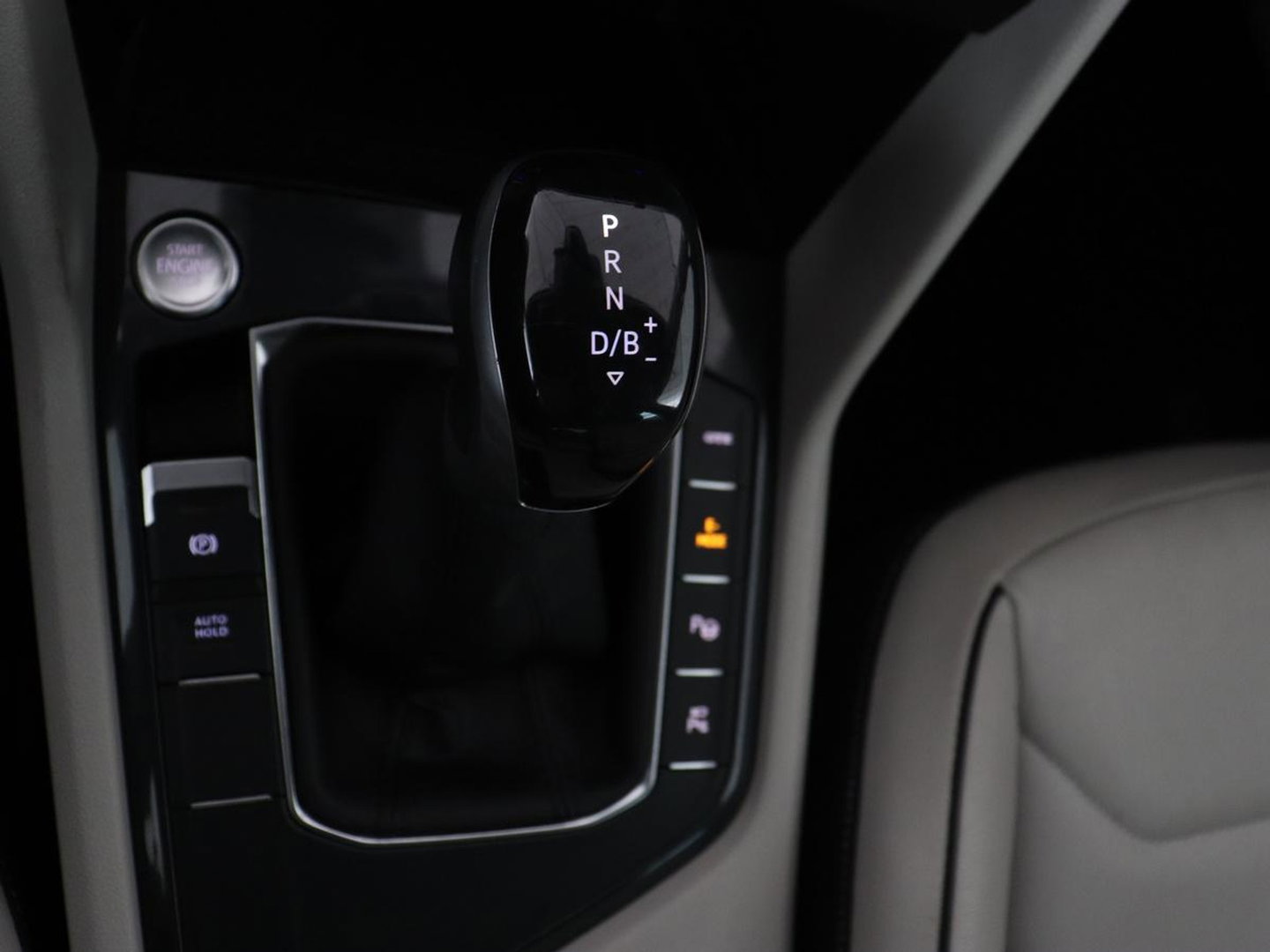 Volkswagen Tiguan 1.4 TSI eHybrid Life Business | SOH 93,8% | Panoramadak | Leder | Stoelverwarming | 360 Camera | Adaptive cruise | Virtual Cockpit | Carplay | Park Assist | Keyless | Navigatie | PHEV | Plug In