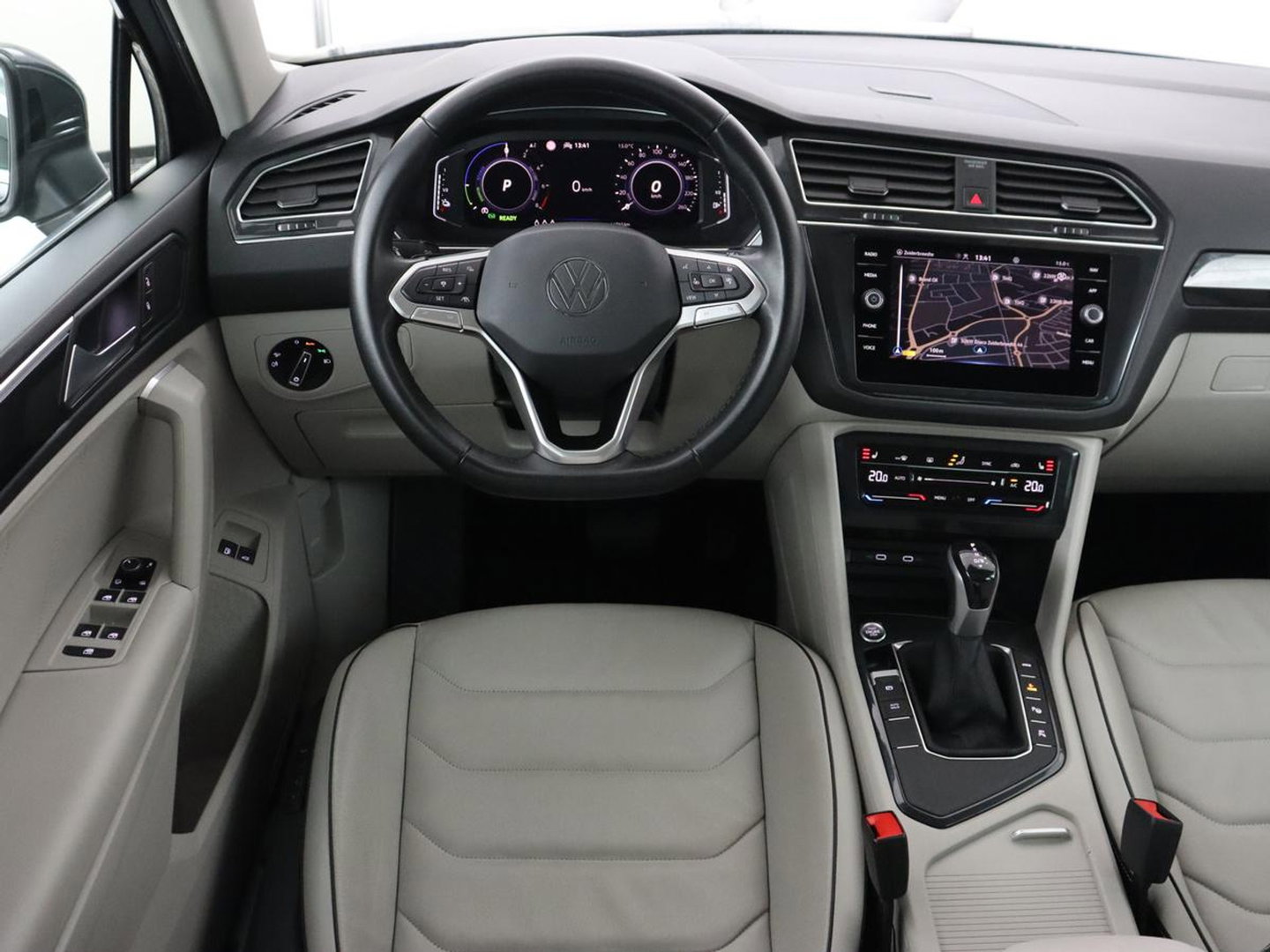 Volkswagen Tiguan 1.4 TSI eHybrid Life Business | SOH 93,8% | Panoramadak | Leder | Stoelverwarming | 360 Camera | Adaptive cruise | Virtual Cockpit | Carplay | Park Assist | Keyless | Navigatie | PHEV | Plug In