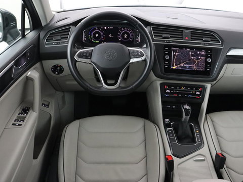 Volkswagen Tiguan 1.4 TSI eHybrid Life Business | SOH 93,8% | Panoramadak | Leder | Stoelverwarming | 360 Camera | Adaptive cruise | Virtual Cockpit | Carplay | Park Assist | Keyless | Navigatie | PHEV | Plug In