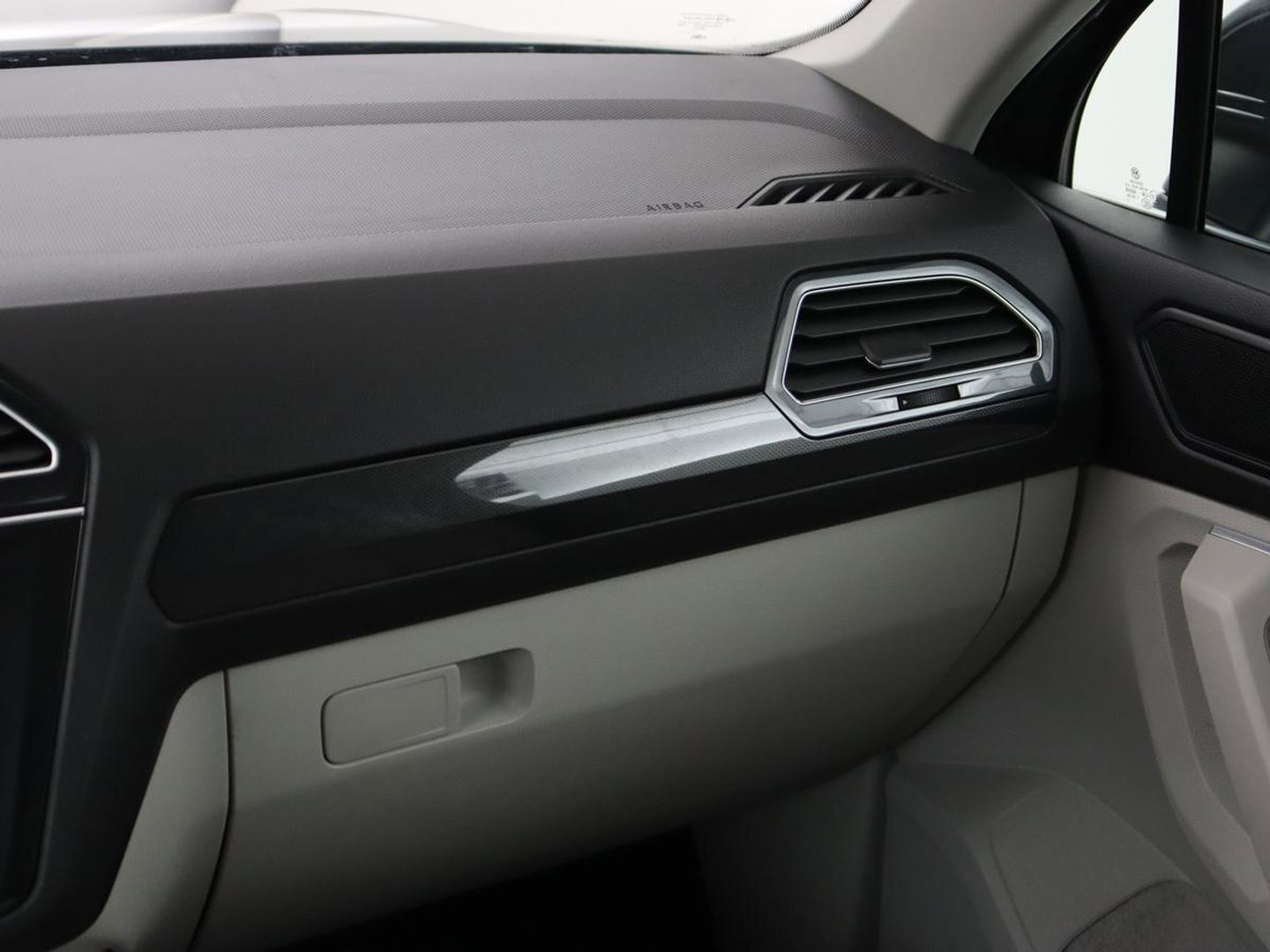 Volkswagen Tiguan 1.4 TSI eHybrid Life Business | SOH 93,8% | Panoramadak | Leder | Stoelverwarming | 360 Camera | Adaptive cruise | Virtual Cockpit | Carplay | Park Assist | Keyless | Navigatie | PHEV | Plug In