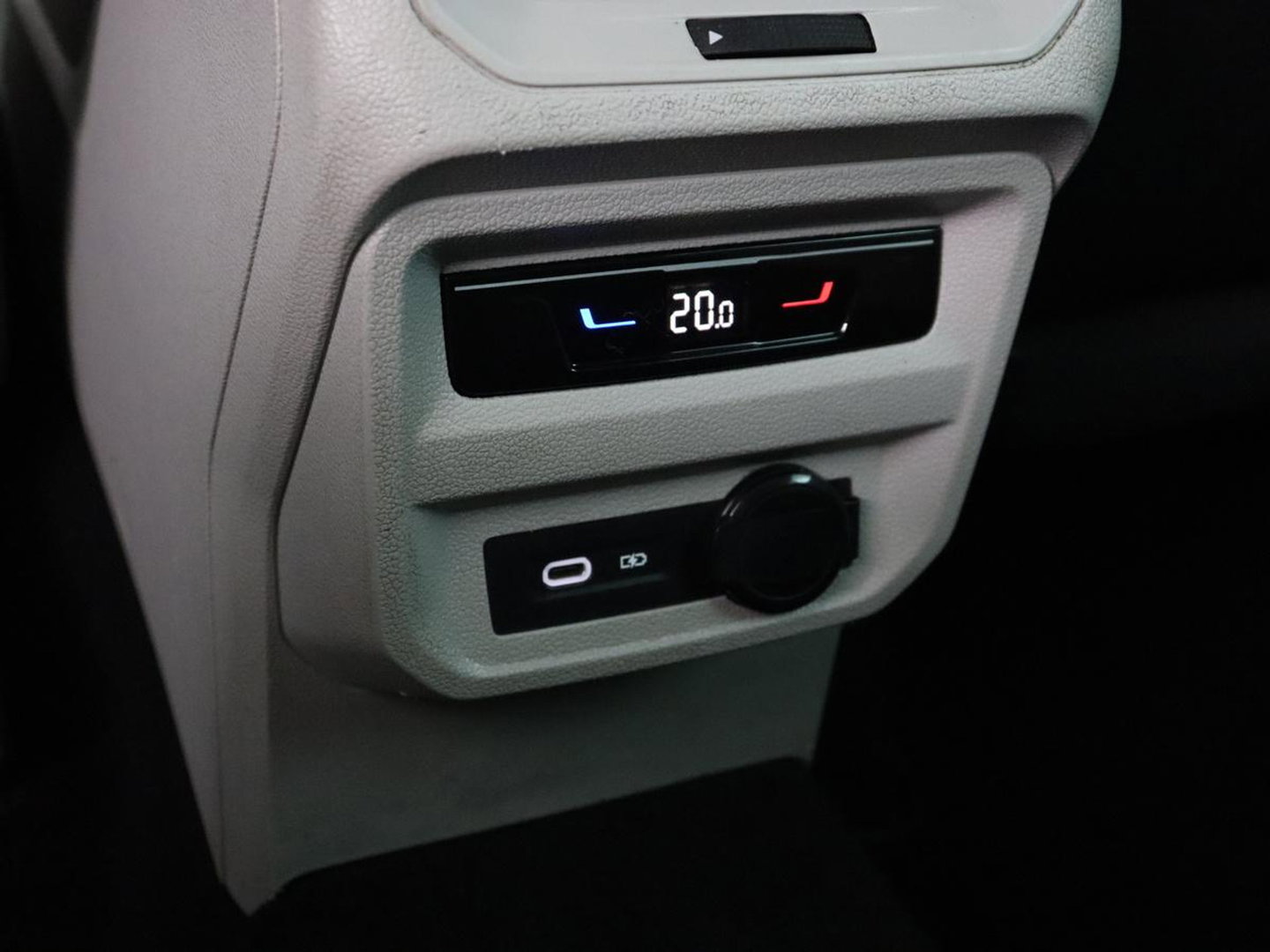 Volkswagen Tiguan 1.4 TSI eHybrid Life Business | SOH 93,8% | Panoramadak | Leder | Stoelverwarming | 360 Camera | Adaptive cruise | Virtual Cockpit | Carplay | Park Assist | Keyless | Navigatie | PHEV | Plug In