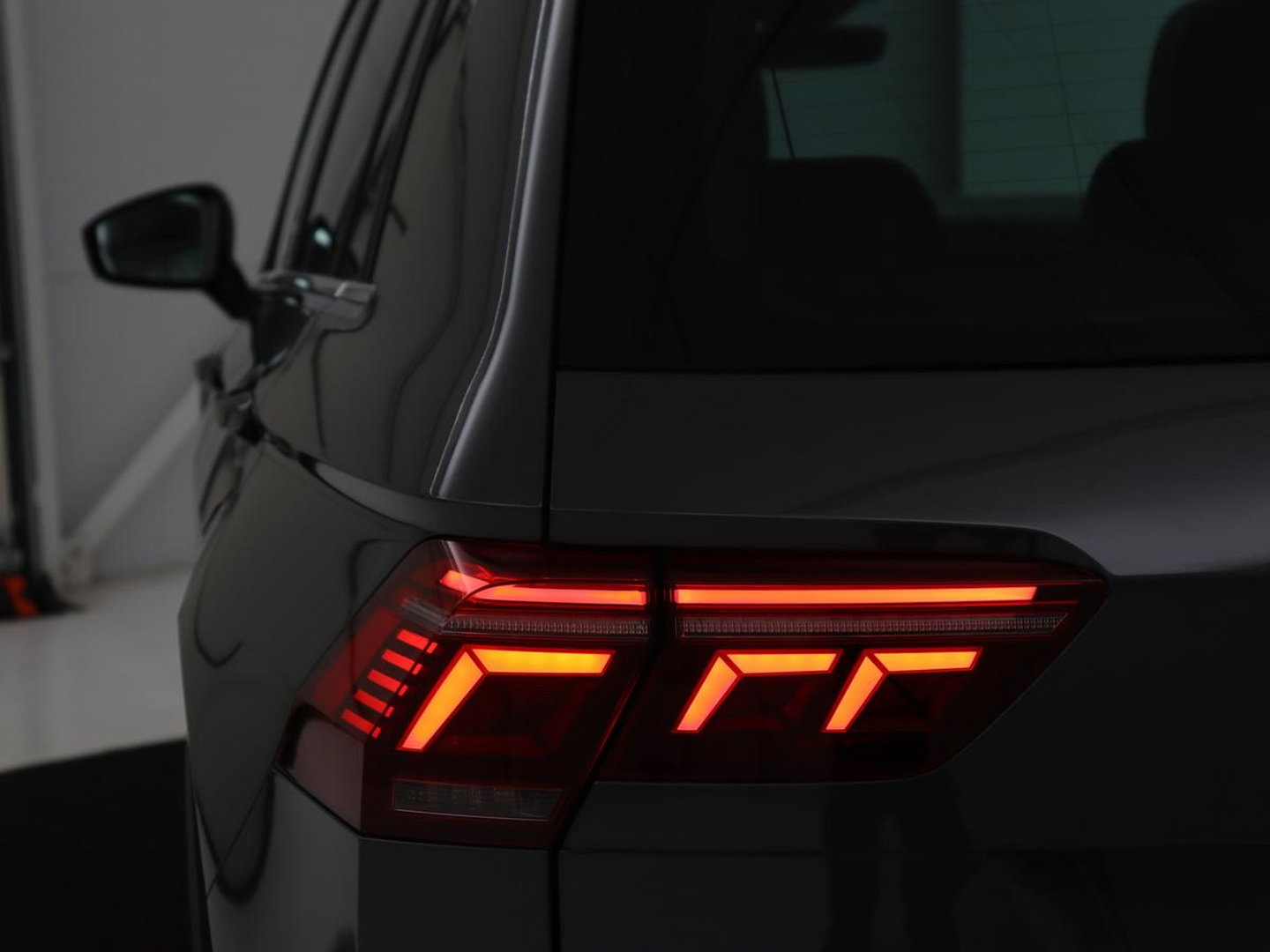 Volkswagen Tiguan 1.4 TSI eHybrid Life Business | SOH 93,8% | Panoramadak | Leder | Stoelverwarming | 360 Camera | Adaptive cruise | Virtual Cockpit | Carplay | Park Assist | Keyless | Navigatie | PHEV | Plug In
