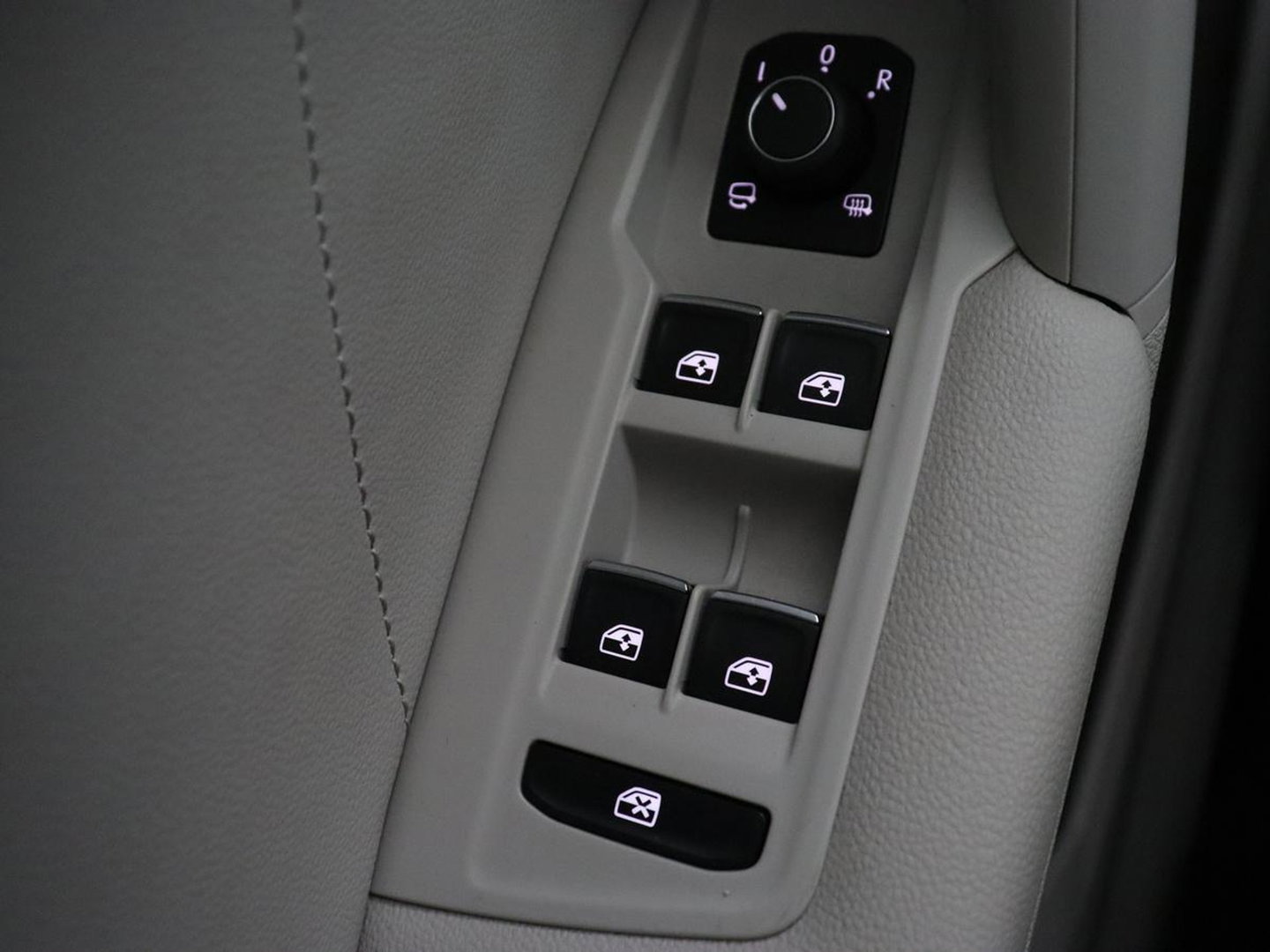 Volkswagen Tiguan 1.4 TSI eHybrid Life Business | SOH 93,8% | Panoramadak | Leder | Stoelverwarming | 360 Camera | Adaptive cruise | Virtual Cockpit | Carplay | Park Assist | Keyless | Navigatie | PHEV | Plug In