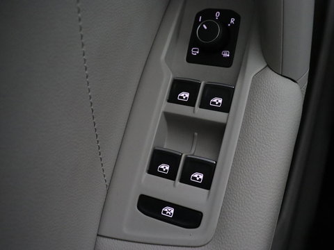 Volkswagen Tiguan 1.4 TSI eHybrid Life Business | SOH 93,8% | Panoramadak | Leder | Stoelverwarming | 360 Camera | Adaptive cruise | Virtual Cockpit | Carplay | Park Assist | Keyless | Navigatie | PHEV | Plug In