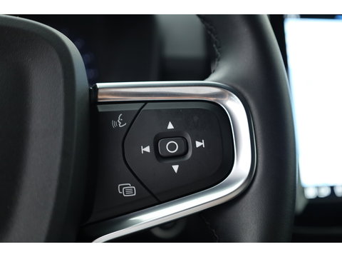 Volvo XC40 2.0 B3 Plus Black Edition | Facelift | 360 camera | Blis | ACC | Carplay | H&K Audio |