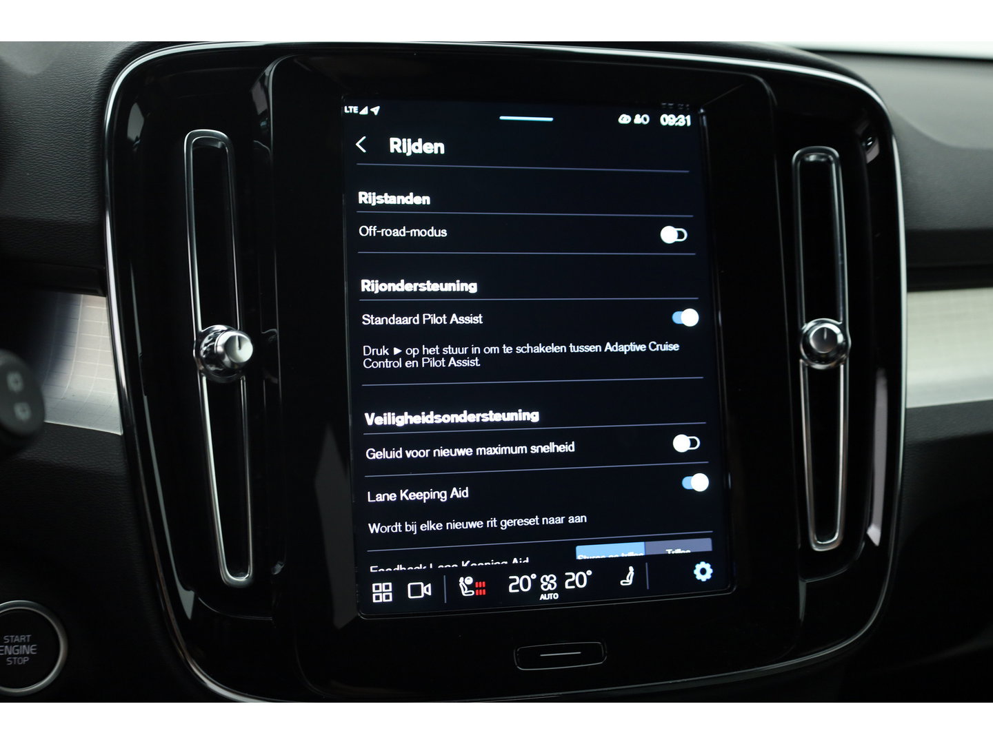Volvo XC40 2.0 B3 Plus Black Edition | Facelift | 360 camera | Blis | ACC | Carplay | H&K Audio |