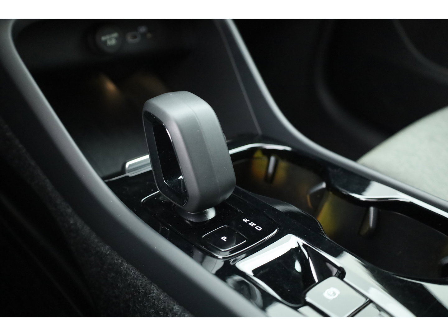 Volvo XC40 2.0 B3 Plus Black Edition | Facelift | 360 camera | Blis | ACC | Carplay | H&K Audio |