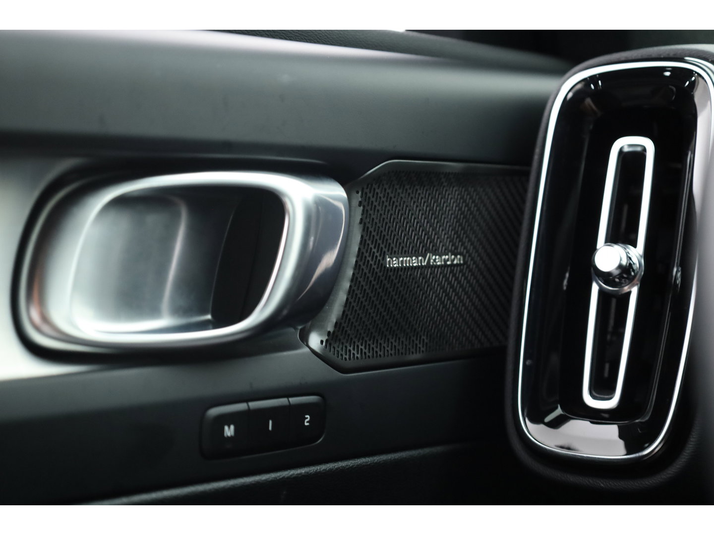 Volvo XC40 2.0 B3 Plus Black Edition | Facelift | 360 camera | Blis | ACC | Carplay | H&K Audio |