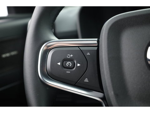 Volvo XC40 2.0 B3 Plus Black Edition | Facelift | 360 camera | Blis | ACC | Carplay | H&K Audio |
