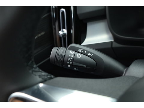 Volvo XC40 2.0 B3 Plus Black Edition | 360 camera | H&K Audio | ACC | Blis | Pixel LED | 20 inch |