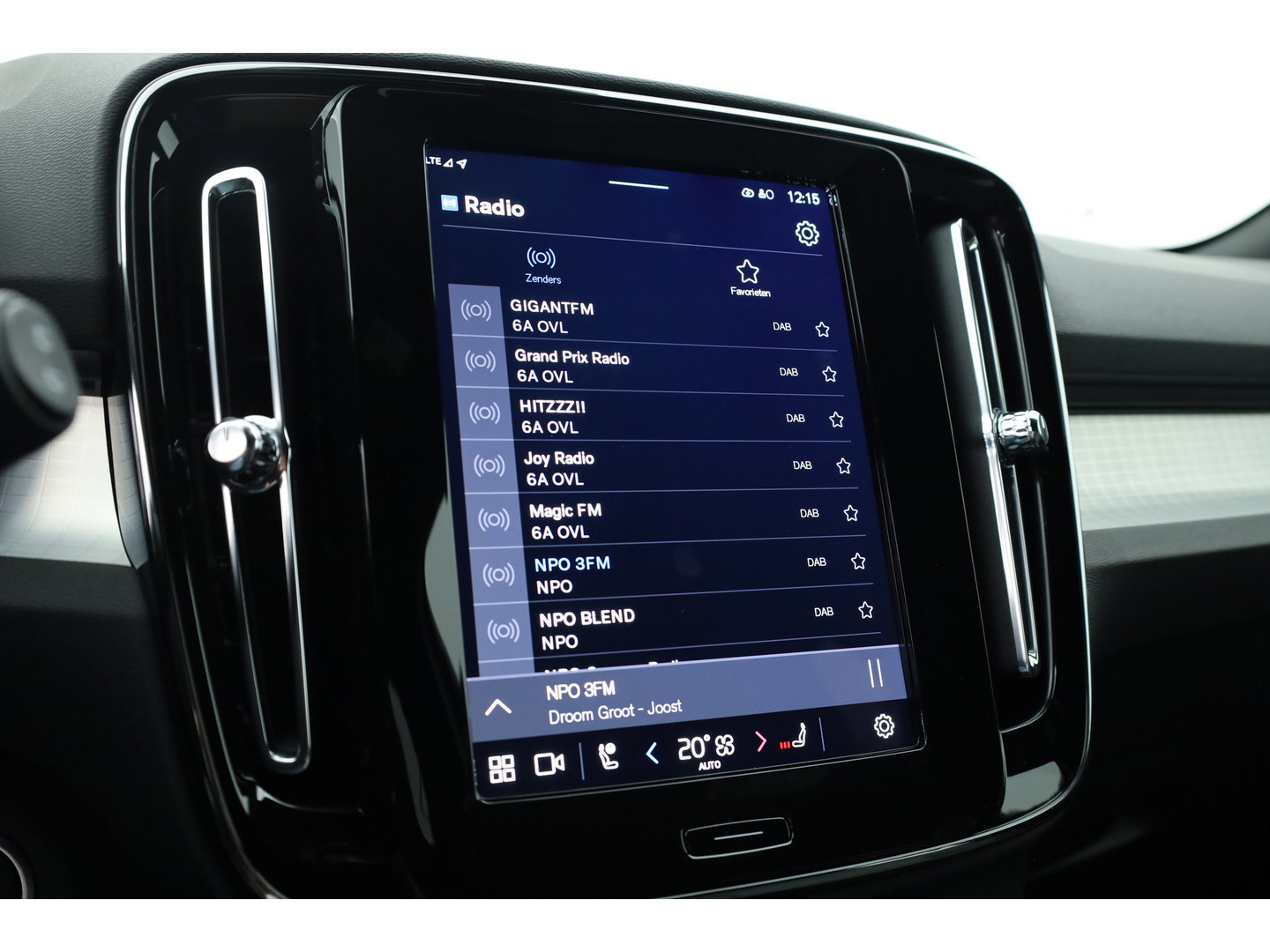 Volvo XC40 2.0 B3 Plus Black Edition | 360 camera | H&K Audio | ACC | Blis | Pixel LED | 20 inch |