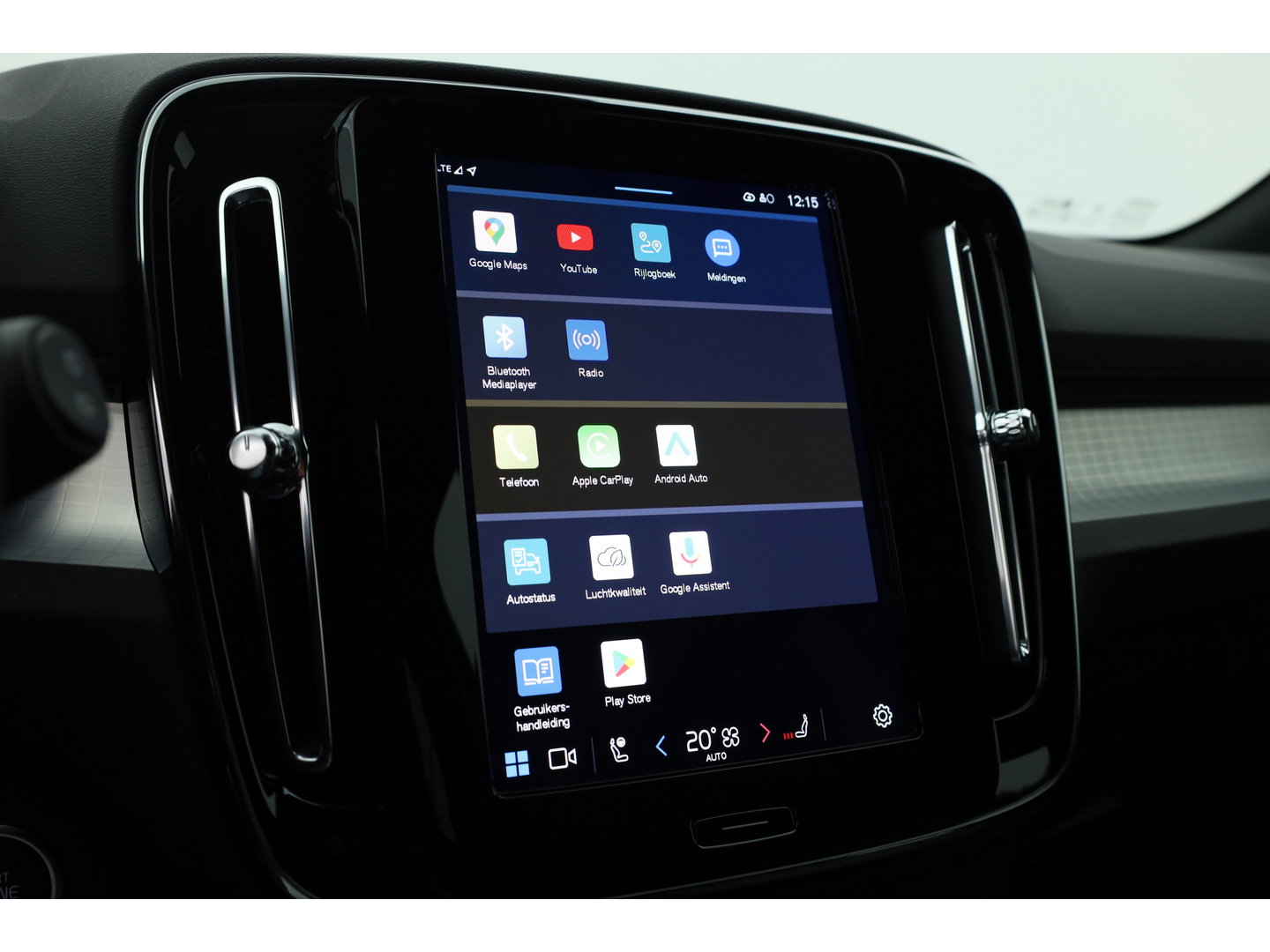 Volvo XC40 2.0 B3 Plus Black Edition | 360 camera | H&K Audio | ACC | Blis | Pixel LED | 20 inch |