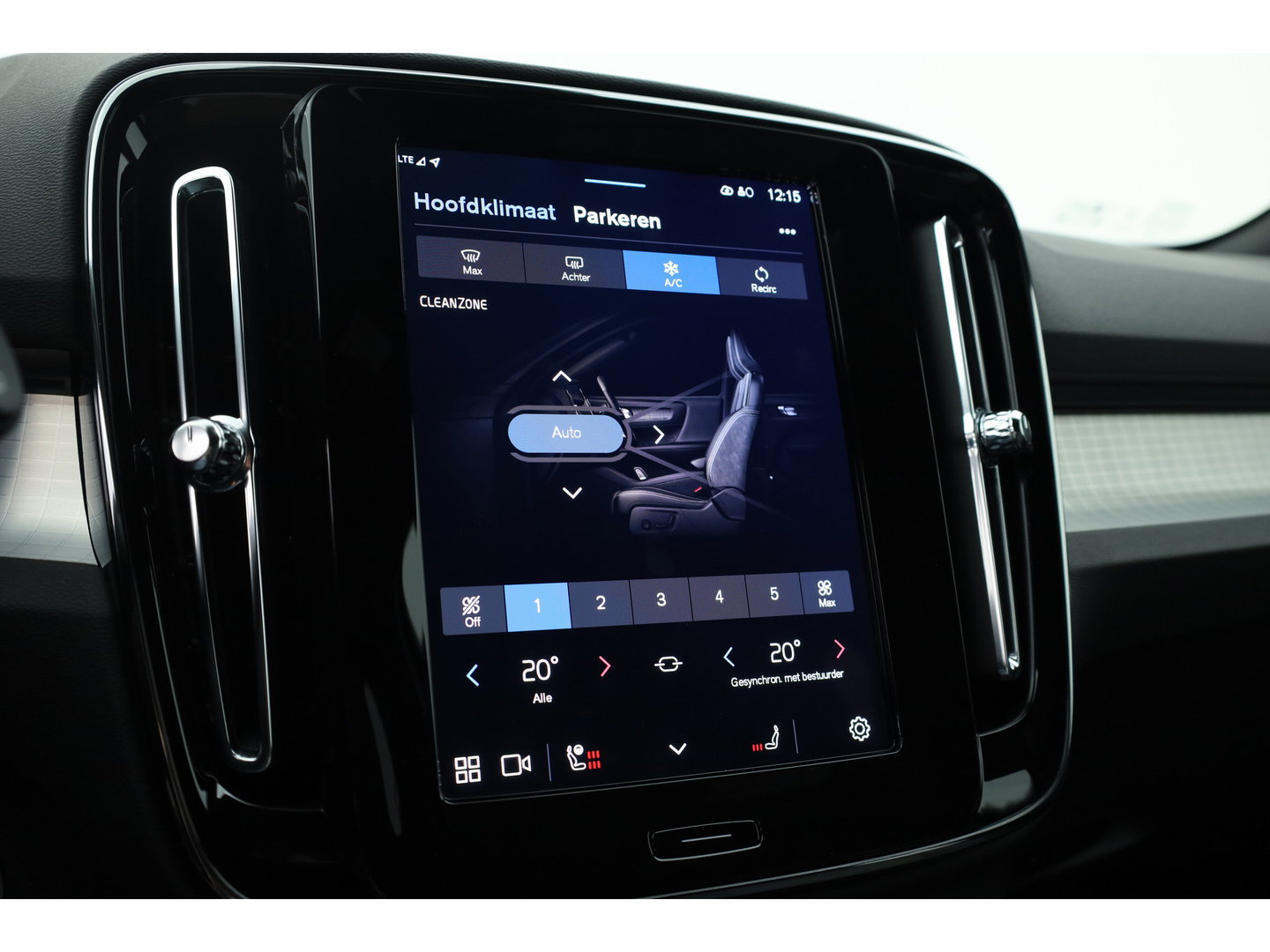 Volvo XC40 2.0 B3 Plus Black Edition | 360 camera | H&K Audio | ACC | Blis | Pixel LED | 20 inch |