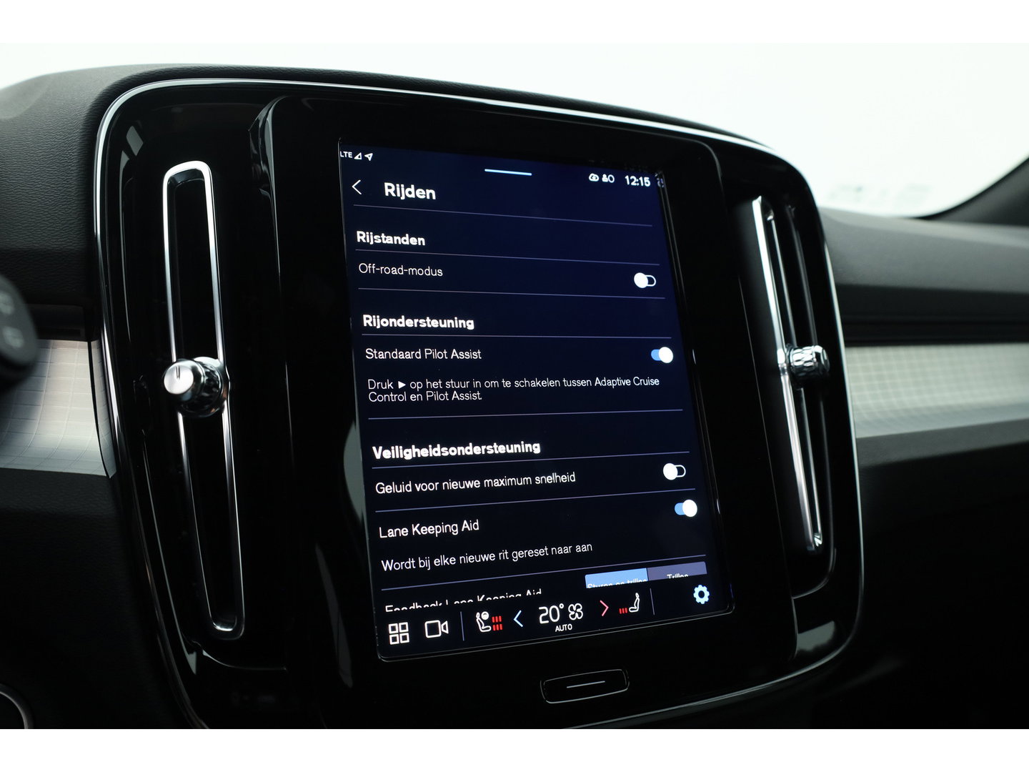 Volvo XC40 2.0 B3 Plus Black Edition | 360 camera | H&K Audio | ACC | Blis | Pixel LED | 20 inch |