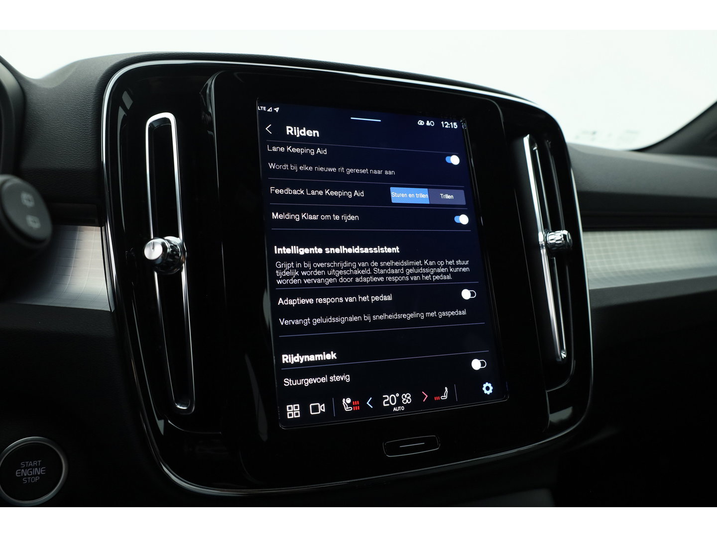 Volvo XC40 2.0 B3 Plus Black Edition | 360 camera | H&K Audio | ACC | Blis | Pixel LED | 20 inch |