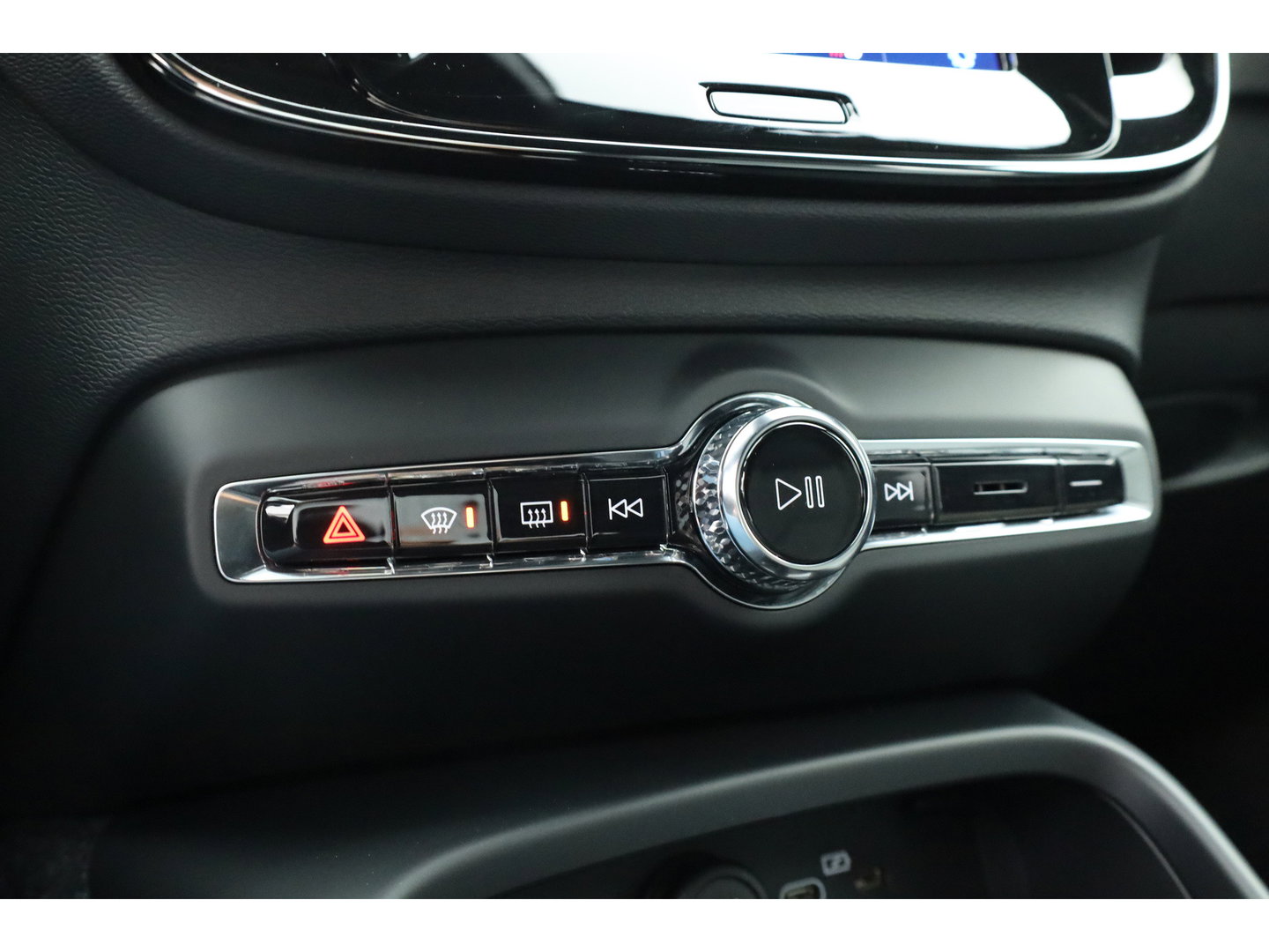 Volvo XC40 2.0 B3 Plus Black Edition | 360 camera | H&K Audio | ACC | Blis | Pixel LED | 20 inch |