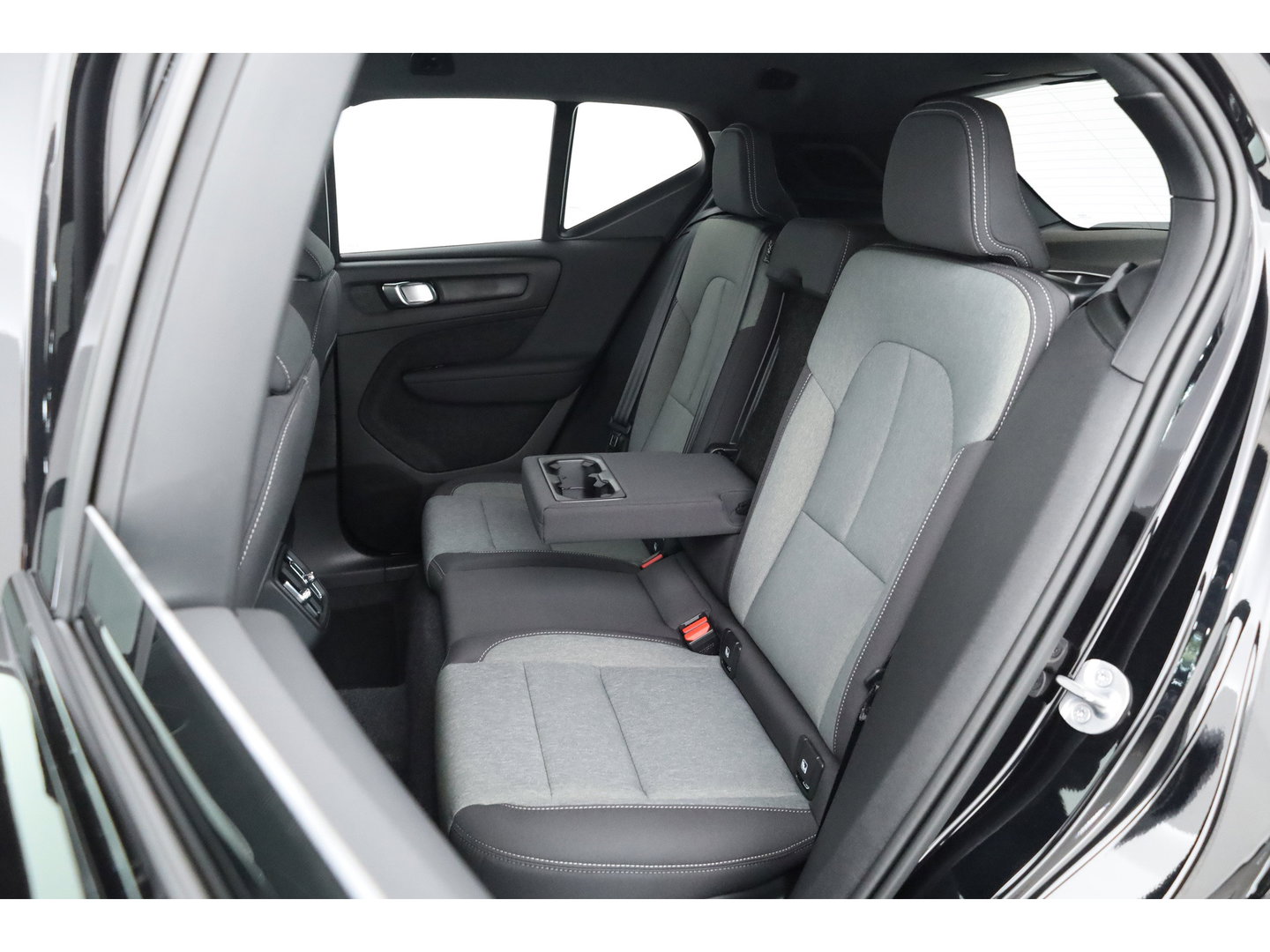 Volvo XC40 2.0 B3 Plus Black Edition | 360 camera | H&K Audio | ACC | Blis | Pixel LED | 20 inch |