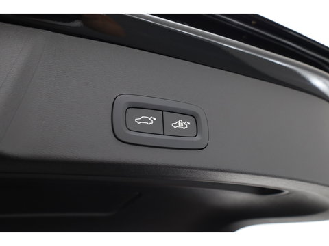 Volvo XC40 2.0 B3 Plus Black Edition | 360 camera | H&K Audio | ACC | Blis | Pixel LED | 20 inch |