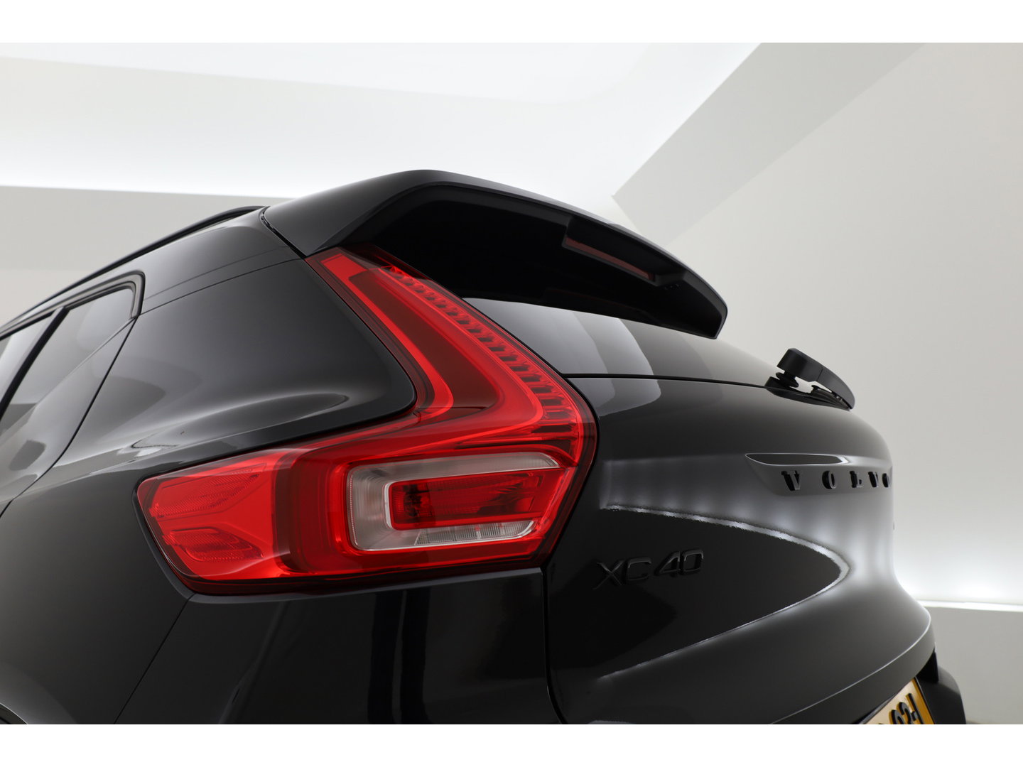 Volvo XC40 2.0 B3 Plus Black Edition | 360 camera | H&K Audio | ACC | Blis | Pixel LED | 20 inch |