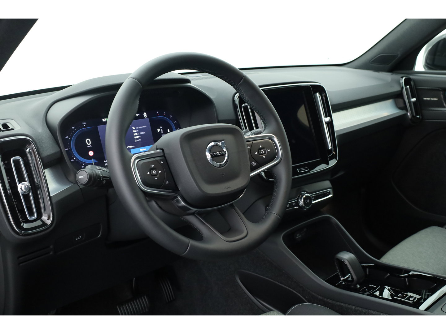 Volvo XC40 2.0 B3 Plus Black Edition | 360 camera | H&K Audio | ACC | Blis | Pixel LED | 20 inch |