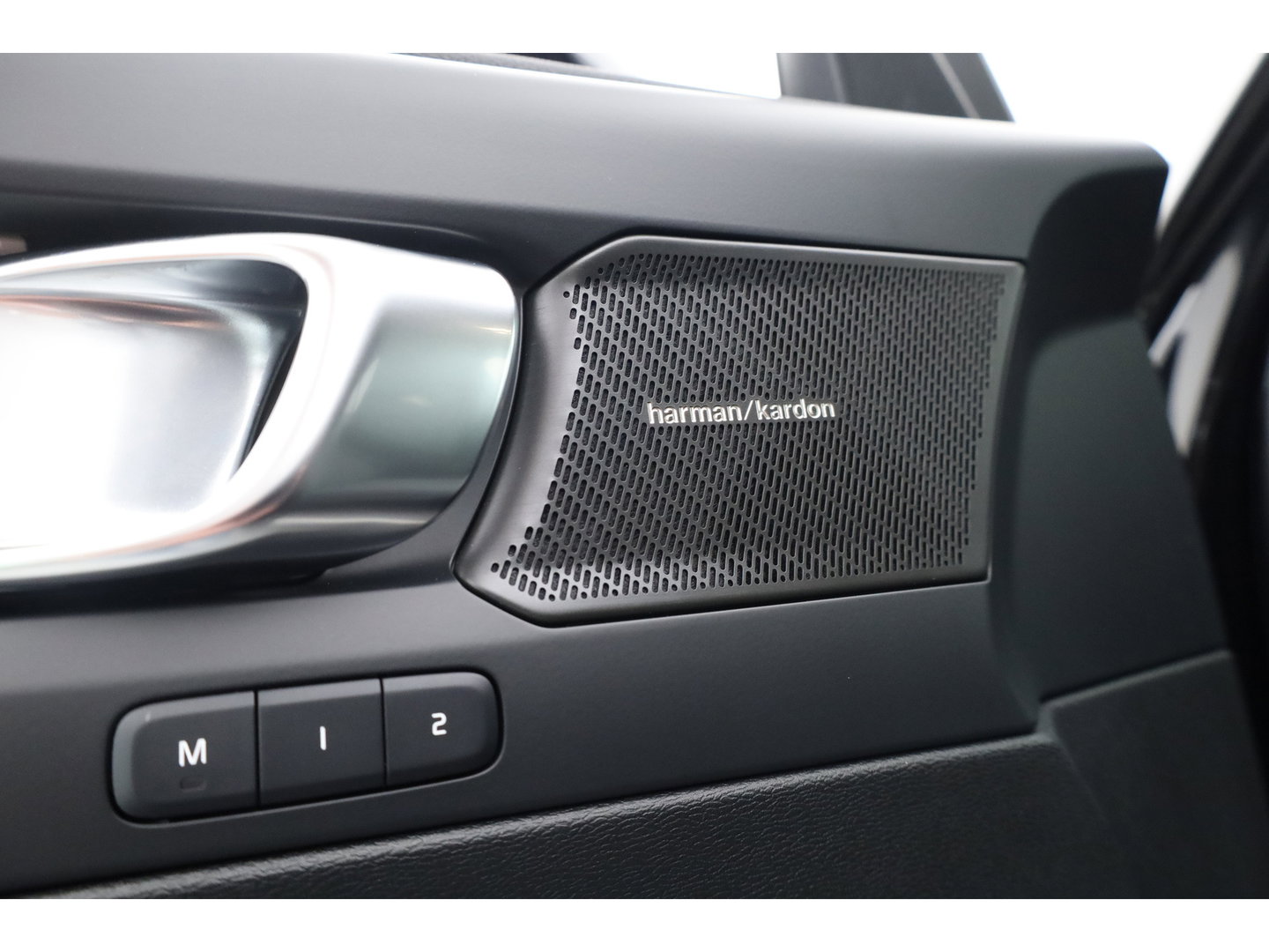 Volvo XC40 2.0 B3 Plus Black Edition | 360 camera | H&K Audio | ACC | Blis | Pixel LED | 20 inch |