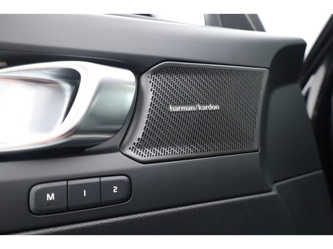 Volvo XC40 2.0 B3 Plus Black Edition | 360 camera | H&K Audio | ACC | Blis | Pixel LED | 20 inch |