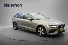Volvo V60 - 2.0 B3 Momentum Advantage - Digitaal Cockpit, Carplay, Adaptive Cruise, Camera