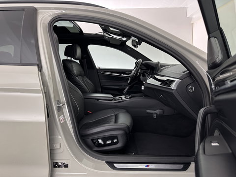 BMW 5 Serie Touring 530i High Executive M-Sportpack (INCL.BTW) Aut. *PANO | HEAD-UP | LEATHER | TOPVIEW | HARMAN/KARDON | FULL-LED | ADAPTIVE-CRUISE | BLINDSPOT | HEATED-COMFORTSEATS | KEYLESS | DAB | DIGI-COCKPIT | PRIVACY-GLASS | SHIFTPADDLE