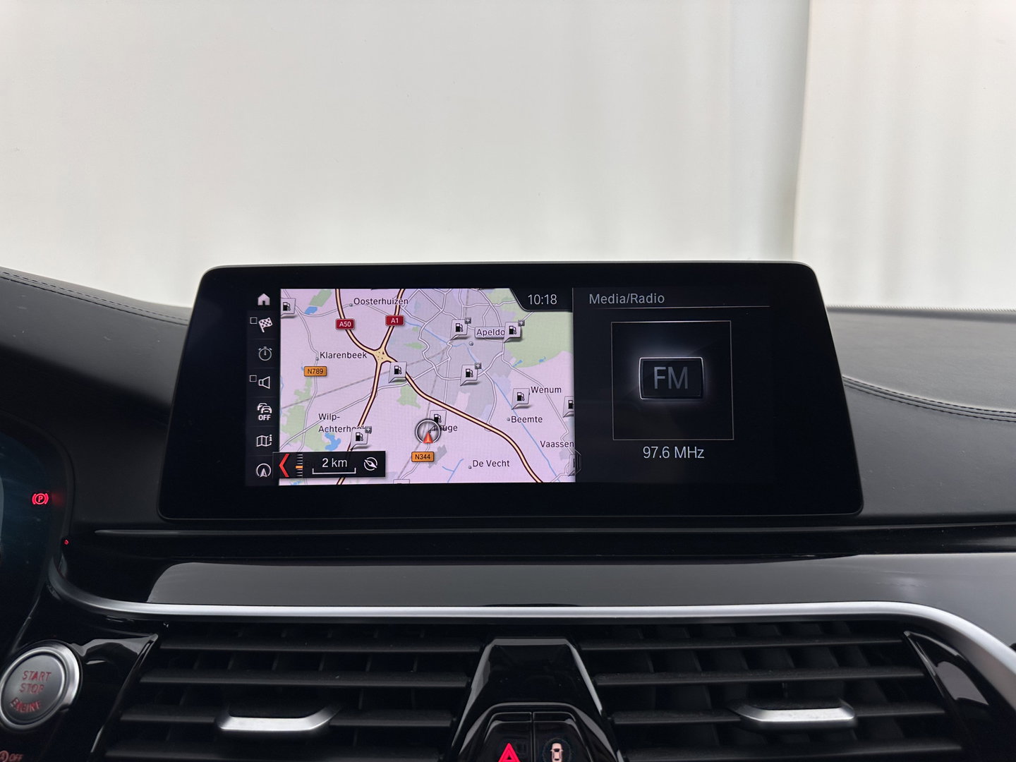 BMW 5 Serie Touring 530i High Executive M-Sportpack (INCL.BTW) Aut. *PANO | HEAD-UP | LEATHER | TOPVIEW | HARMAN/KARDON | FULL-LED | ADAPTIVE-CRUISE | BLINDSPOT | HEATED-COMFORTSEATS | KEYLESS | DAB | DIGI-COCKPIT | PRIVACY-GLASS | SHIFTPADDLE